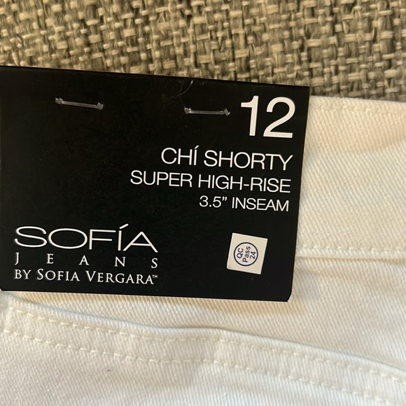 Sofia Jeans Women's Chi Shorty Relaxed Straight Super High Rise Fray Hem Shorts - Picture 6 of 7